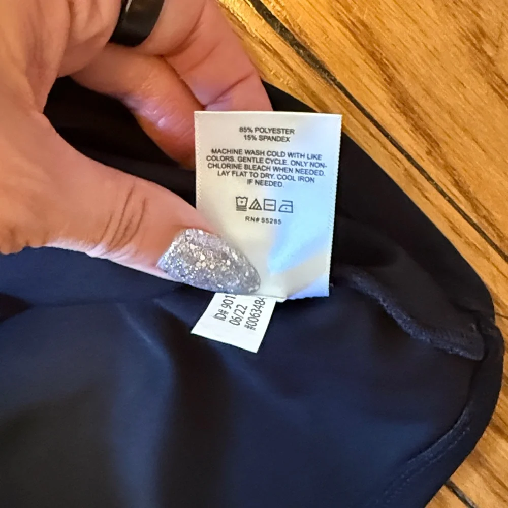 Body Contour High Compression Matte 90's Cropped Tee - black M - Picture 4 of 5